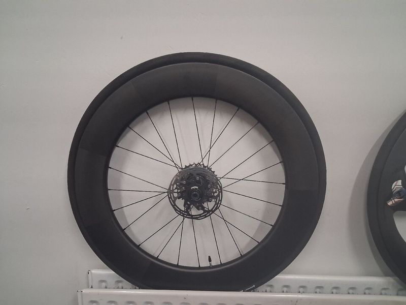 Used RonWheels fully carbon wheelset 2025 bike — image 4 of 5