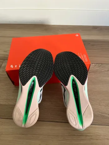 Hyper Vaporfly next%4 bike d'occasion — image 8 sur 8