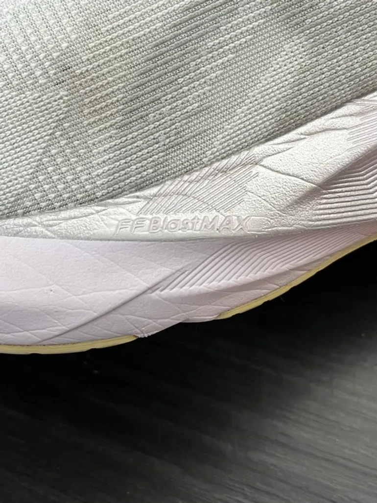 Used Asics Novablast 5 bike — image 13 of 13
