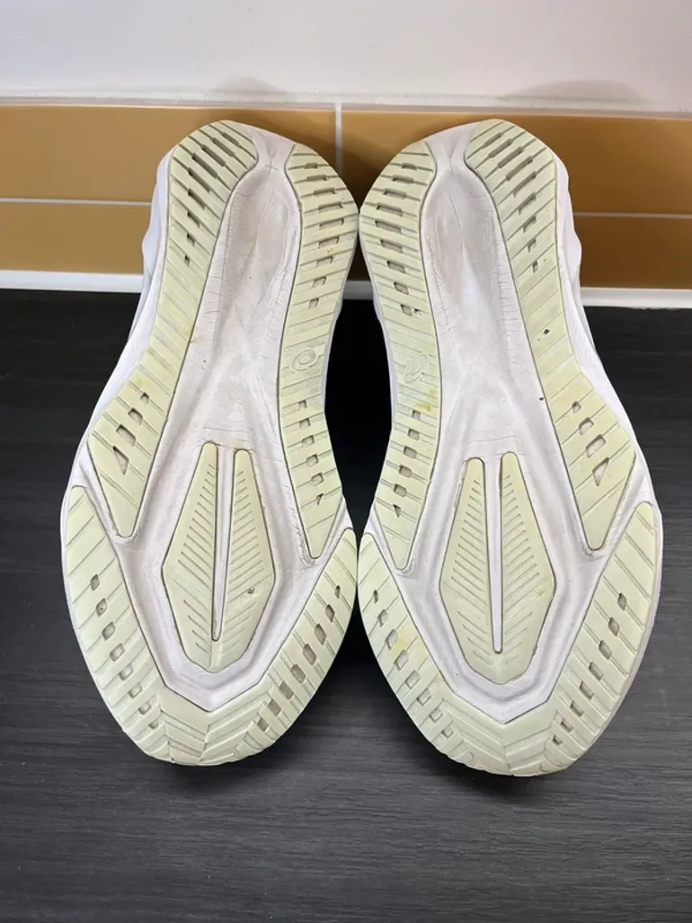 Used Asics Novablast 5 bike — image 5 of 13
