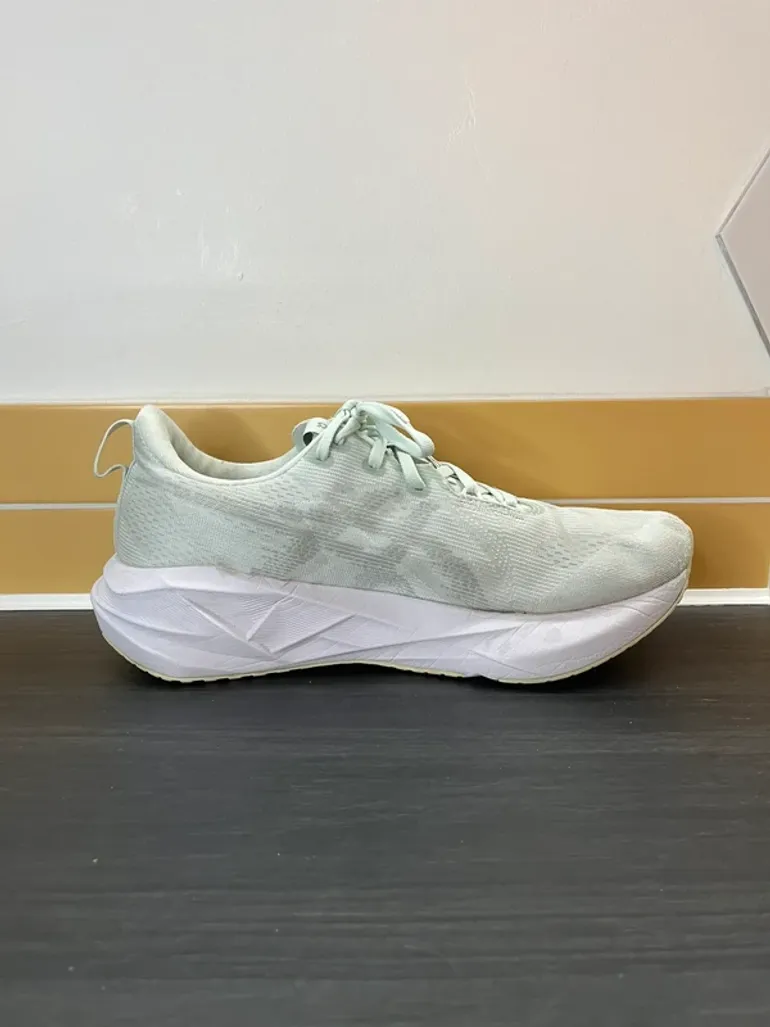 Used Asics Novablast 5 bike — image 10 of 13