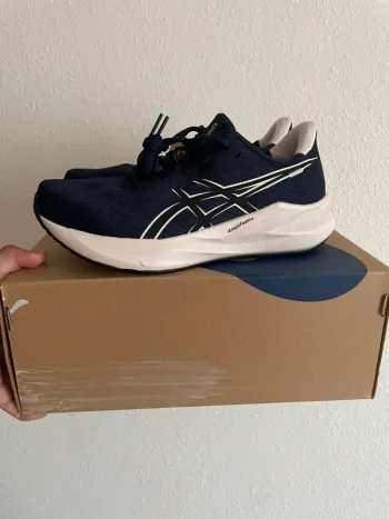 Used Asics versablast 4 bike