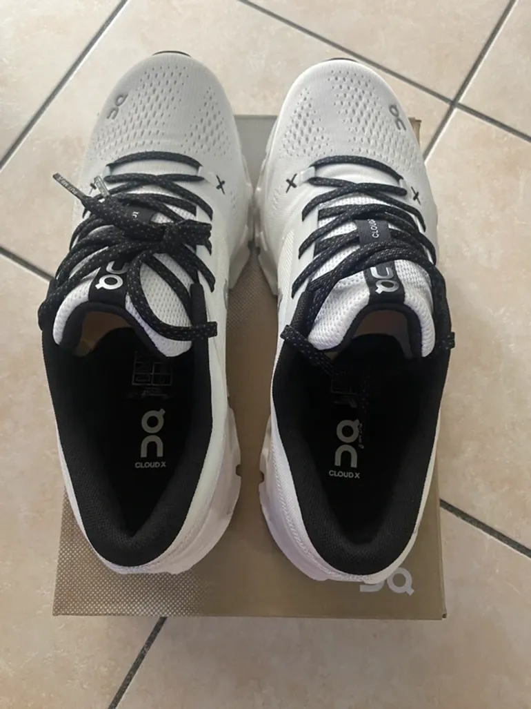 On Running Cloud X5 bike d'occasion — image 8 sur 9
