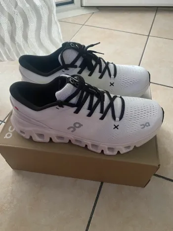 On Running Cloud X5 bike d'occasion — image 2 sur 9