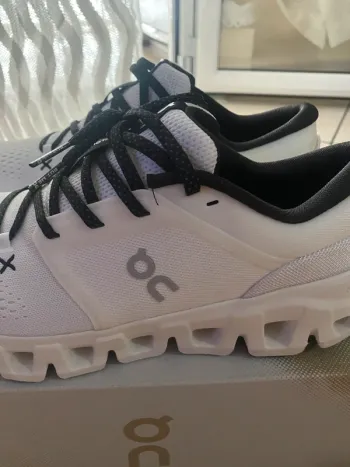 On Running Cloud X5 bike d'occasion — image 7 sur 9