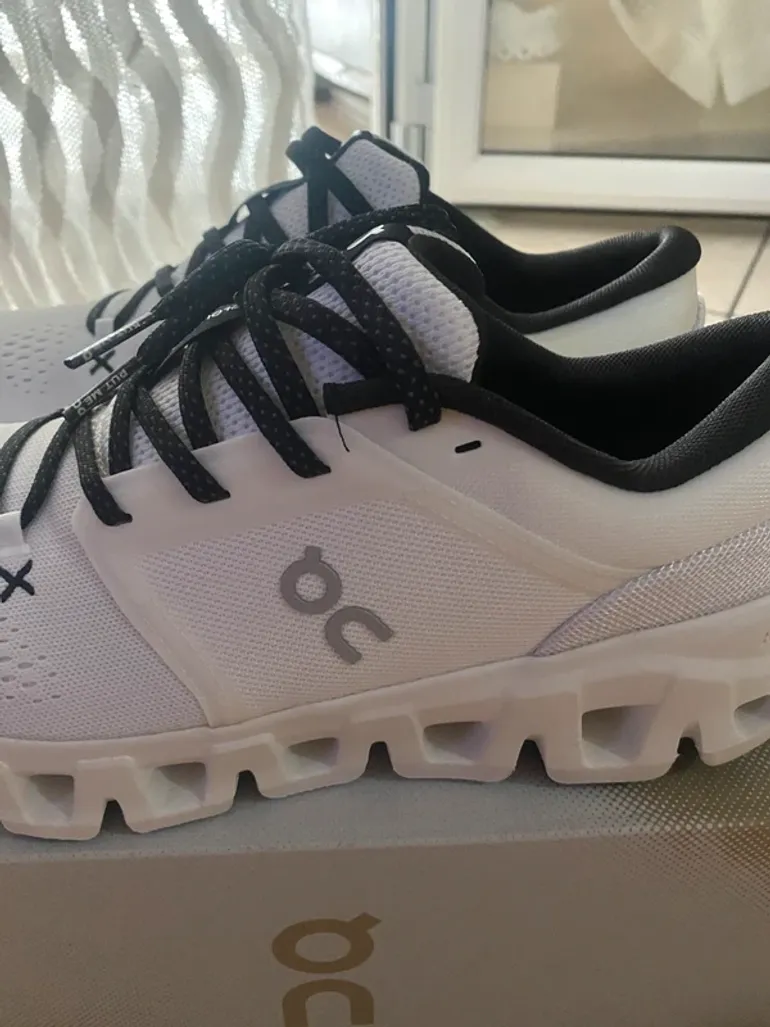 On Running Cloud X5 bike d'occasion — image 7 sur 9
