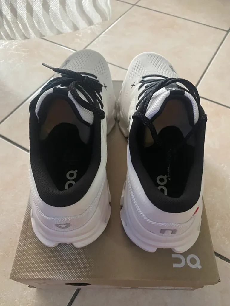On Running Cloud X5 bike d'occasion — image 5 sur 9