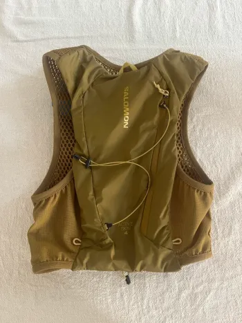 Salomon Hiking Running Vest with Water Bottles bike d'occasion — image 2 sur 3