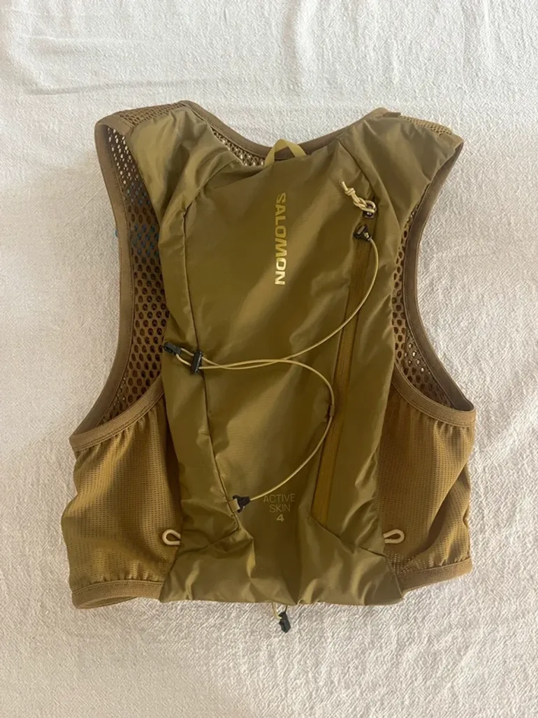 Salomon Hiking Running Vest with Water Bottles bike d'occasion — image 2 sur 3