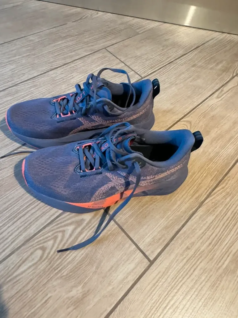 Used Asics Novablast 5 bike — image 2 of 5
