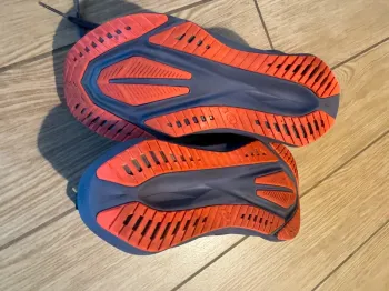 Used Asics Novablast 5 bike — image 4 of 5