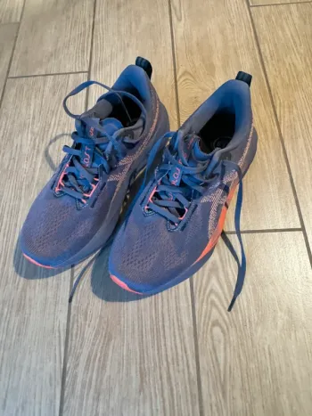 Used Asics Novablast 5 bike