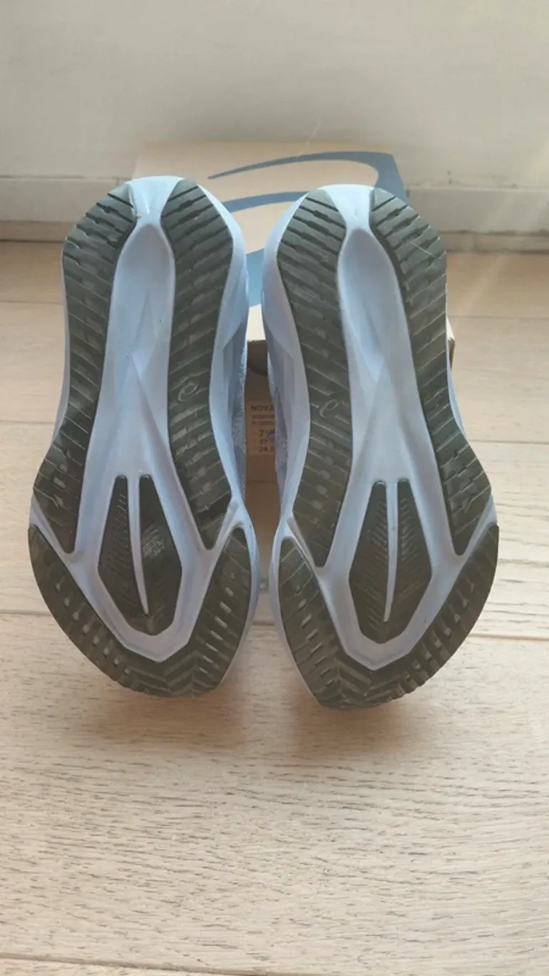 Gebrauchtes Asics Novablast 5 bike — Bild 4 von 6