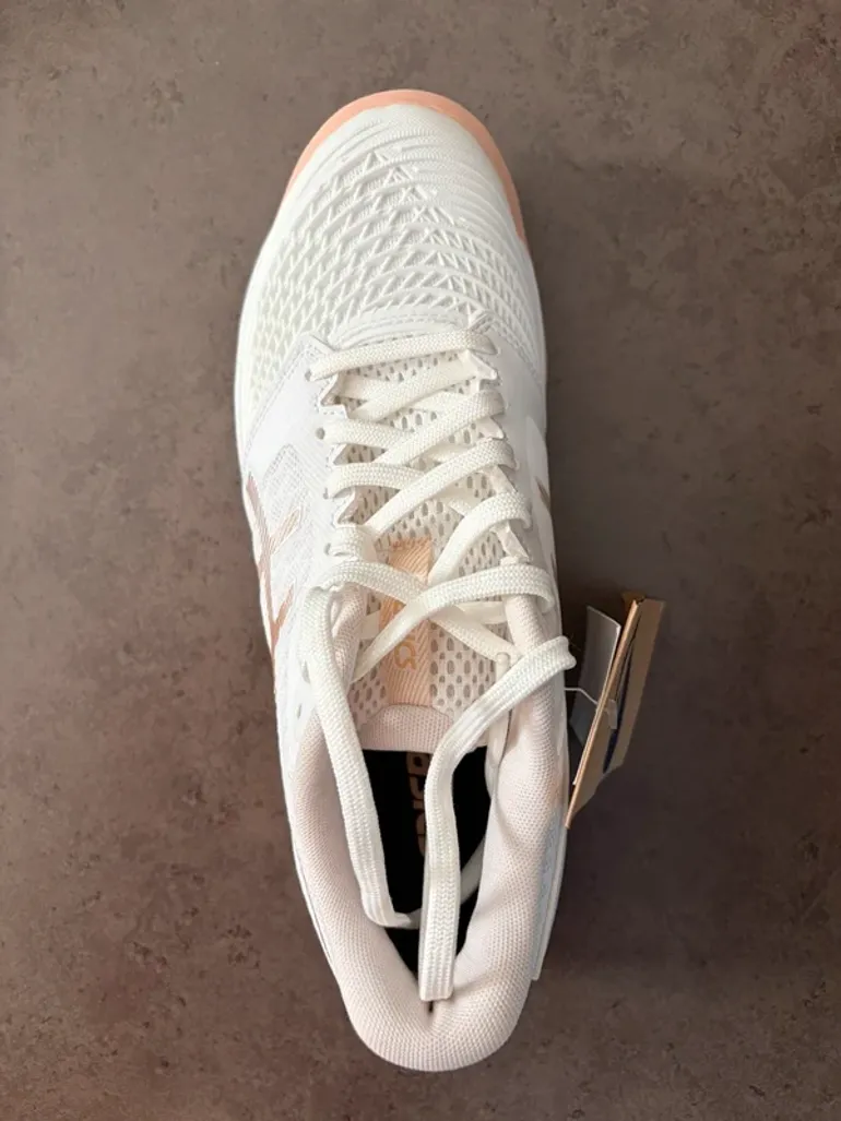 Used Asics Hockey shoes bike — image 3 of 10