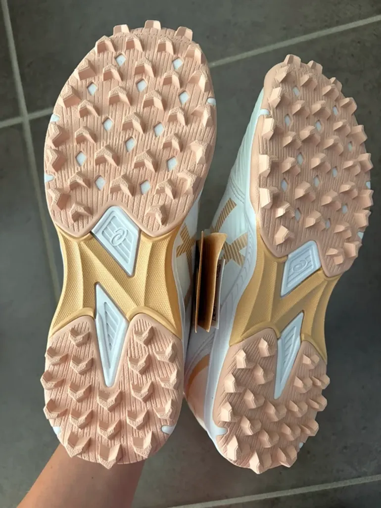 Used Asics Hockey shoes bike — image 9 of 10