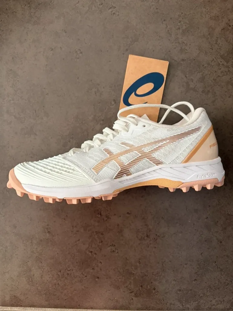 Used Asics Hockey shoes bike — image 2 of 10