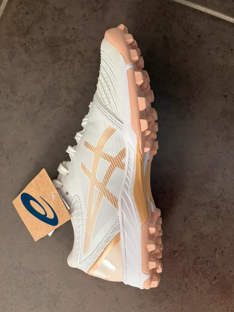 Used Asics Hockey shoes bike — image 4 of 10