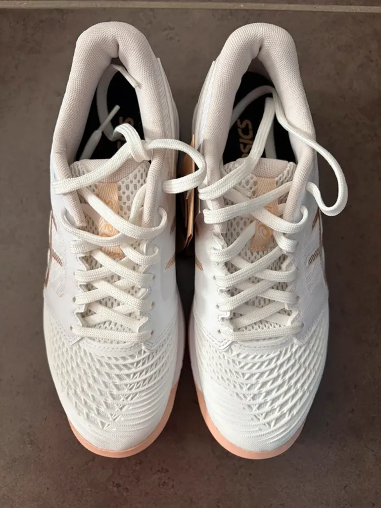Used Asics Hockey shoes bike — image 7 of 10