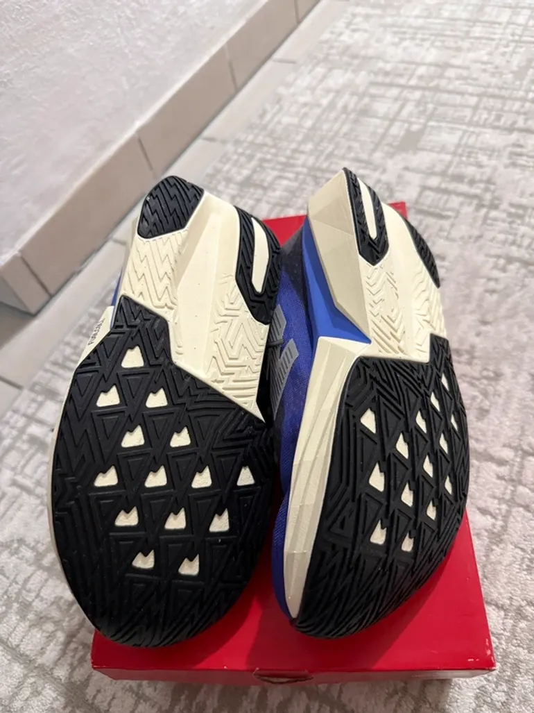 Použité New Balance Fuelcell Rebel V5 bike — obrázek 4 z 4