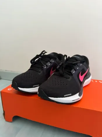 Used Nike Air Zoom Vomero 16 bike — image 2 of 10