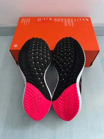 Used Nike Air Zoom Vomero 16 bike — image 8 of 10