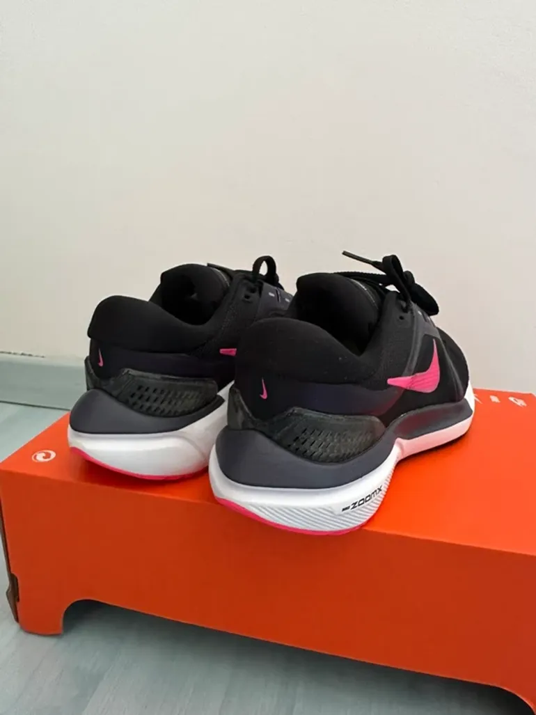 Used Nike Air Zoom Vomero 16 bike — image 4 of 10