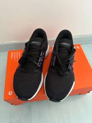 Used Nike Air Zoom Vomero 16 bike — image 3 of 10
