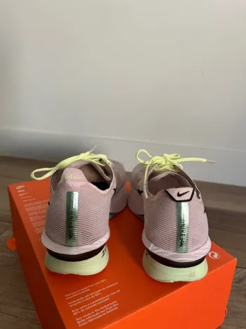 Brugt Nike Vaporfly Next% 4 bike — billede 3 af 9