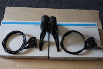 Gebrauchtes Shimano 105 R7100 2024 Antrieb und Pedale