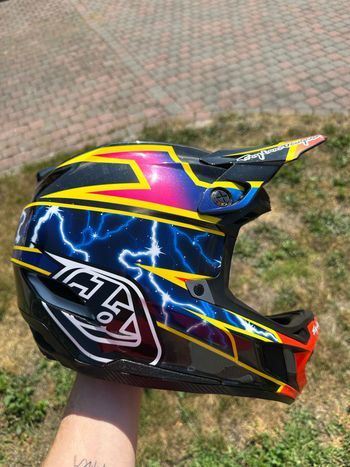 Used Troy Lee Designs D4 Carbon MIPS Helmet Cycling Accessories