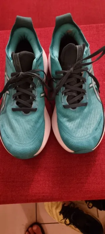 Używany Asics Nimbus 28 Running Shoes