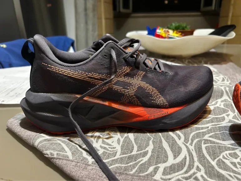 Asics Novablast 5 bike usato — immagine 5 di 6