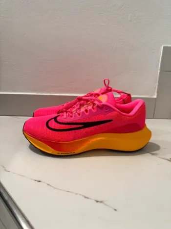 Käytetty Hyper Zoom Fly 5 Running Shoes