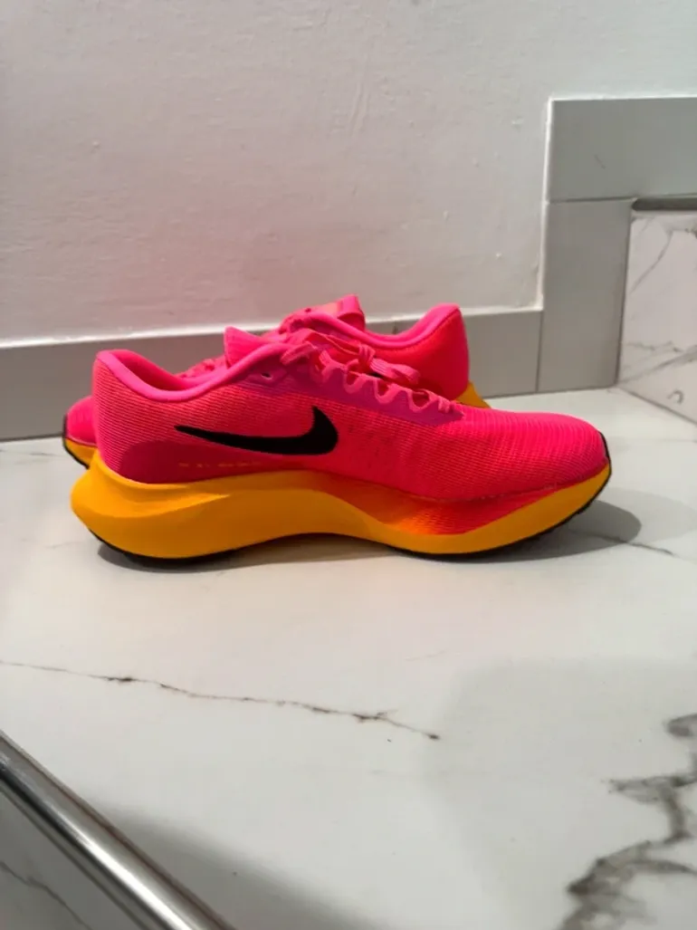 Used Hyper Zoom Fly 5 bike — image 2 of 8
