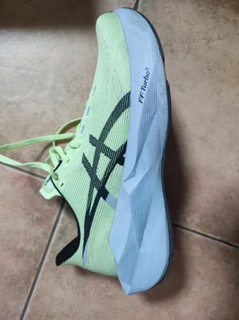 Asics Novablast 6 Running Shoes usato
