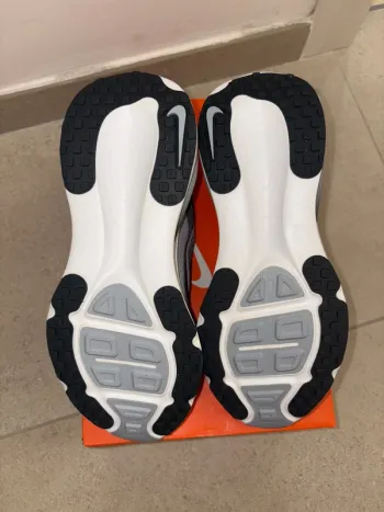 Used Nike Vomero 18 bike — image 7 of 11
