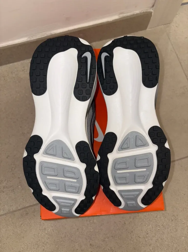Used Nike Vomero 18 bike — image 7 of 11