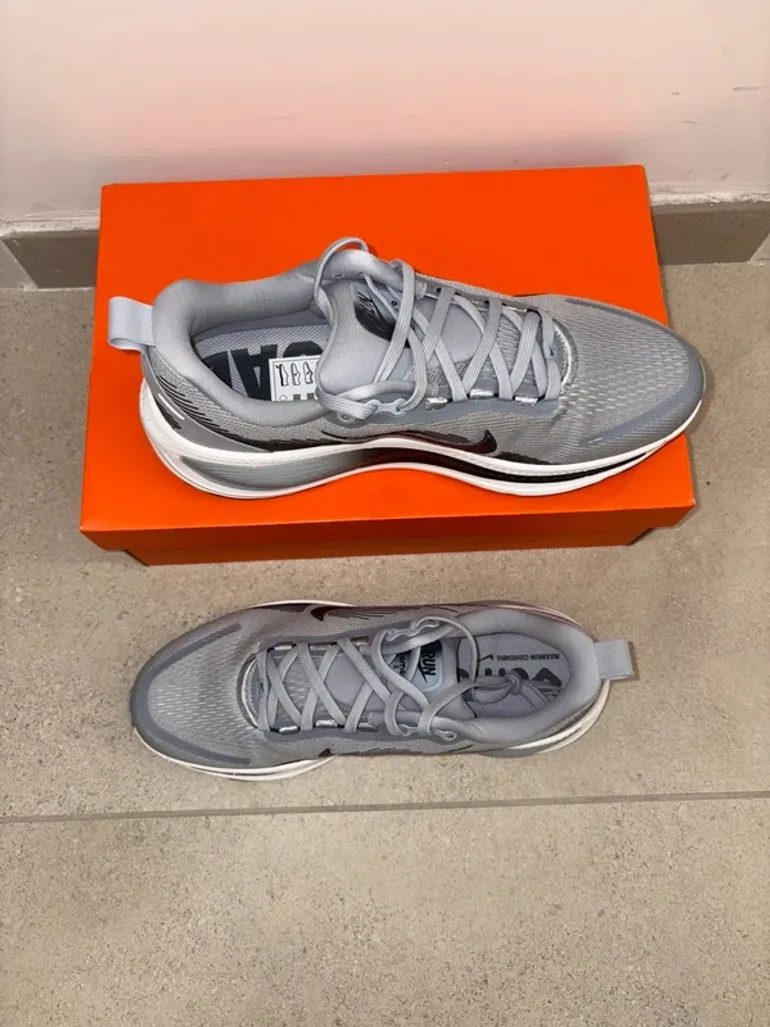 Used Nike Vomero 18 bike — image 2 of 11