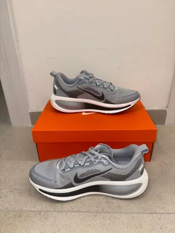 Gebrauchtes Nike Vomero 18 Running Shoes