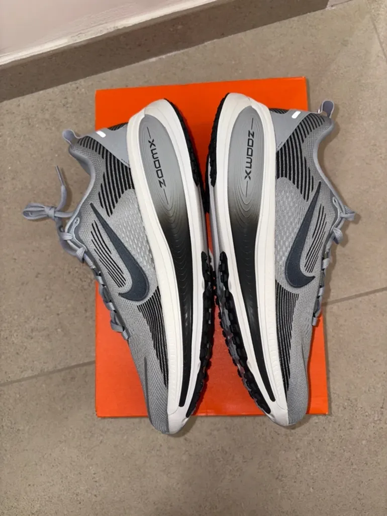 Used Nike Vomero 18 bike — image 6 of 11