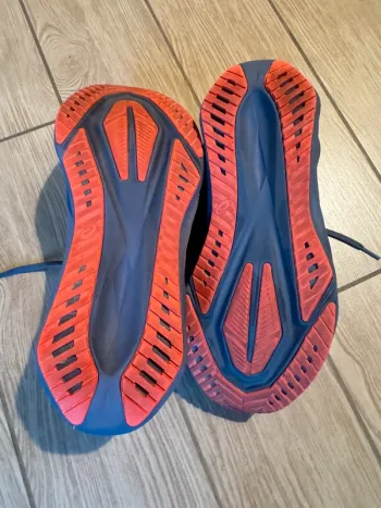 Used Asics Novablast 5 bike — image 5 of 6