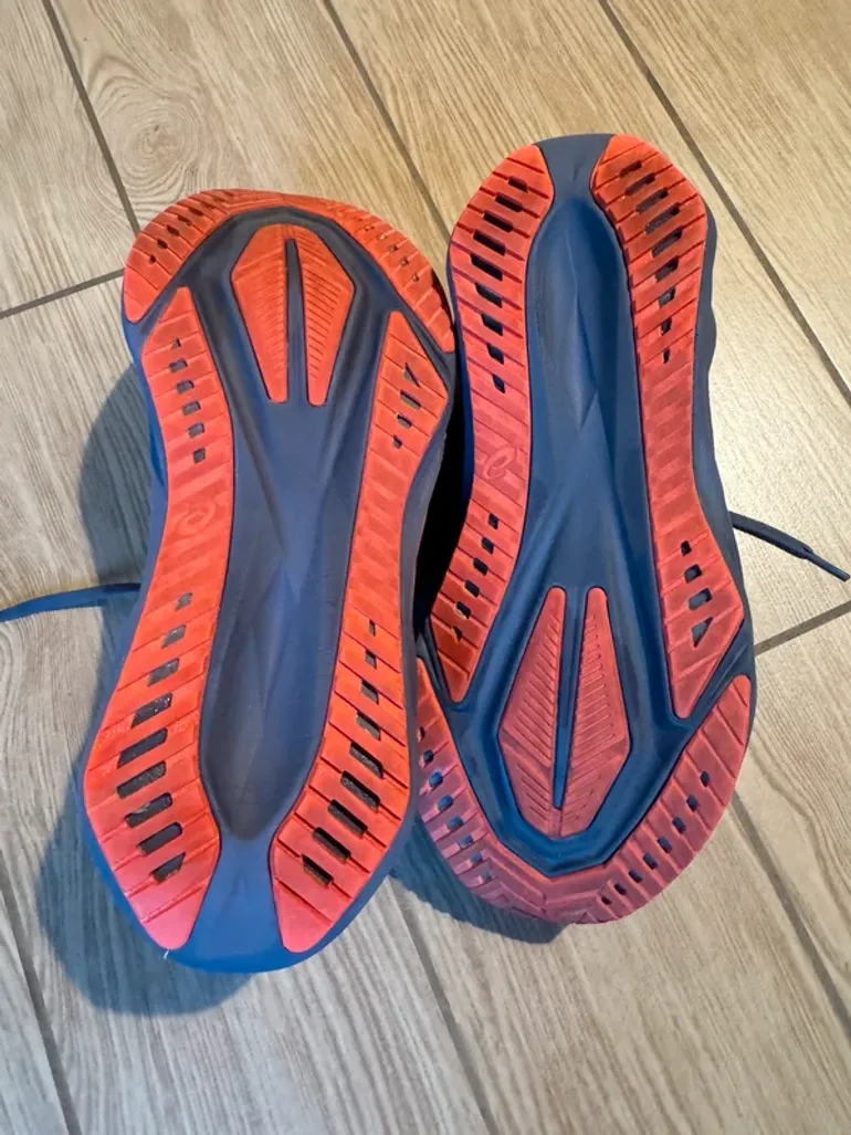 Used Asics Novablast 5 bike — image 5 of 6