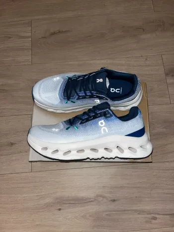 On Running On Shoes Running Shoes d'occasion