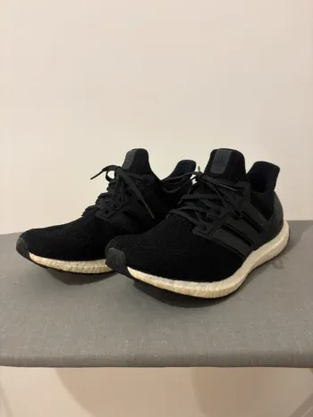 Adidas Ultra Boost Running Shoes usato
