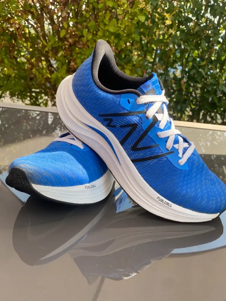 Used New Balance Fuelcell Propel v4 bike — image 6 of 15