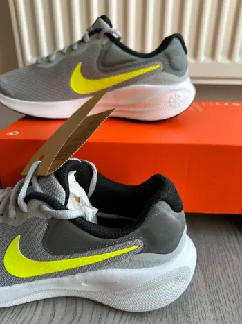Used Nike Revolution 7 bike — image 8 of 9