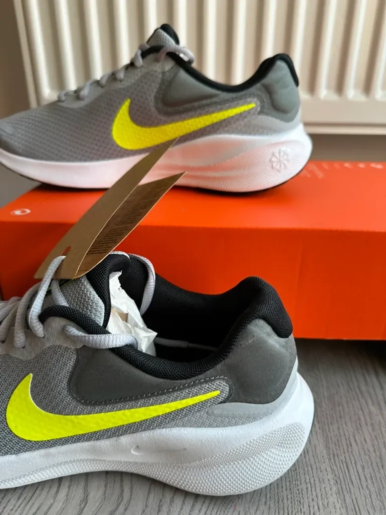 Used Nike Revolution 7 bike — image 8 of 9