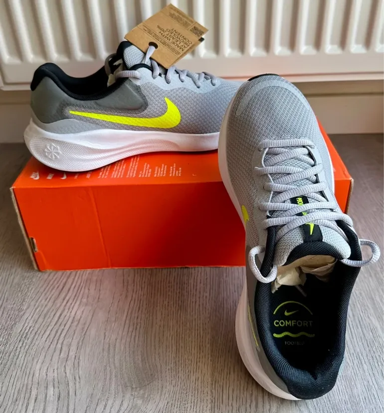 Used Nike Revolution 7 bike — image 2 of 9