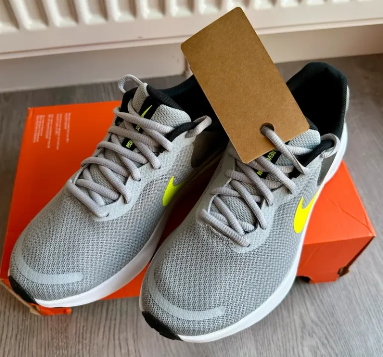 Used Nike Revolution 7 bike — image 7 of 9