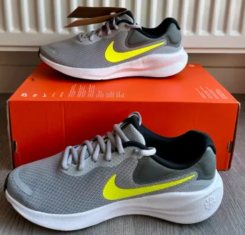 Nike Revolution 7 Running Shoes usato
